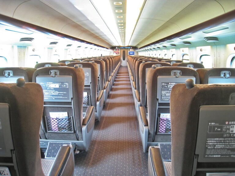 新幹線の乗り方完全ガイド｜きっぷの買い方、改札機の通り方など解説【初心者でも安心】